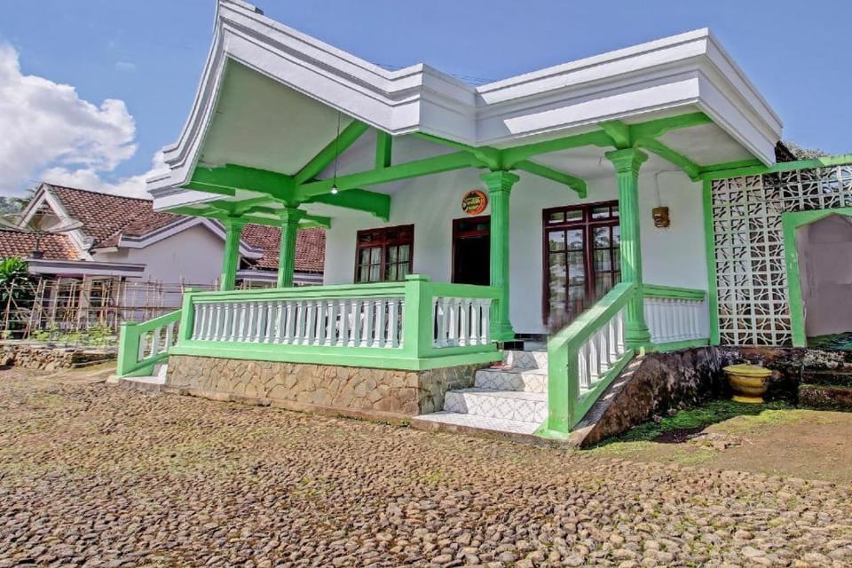 Hotel O Desa Wisata Pandean Hotel in East Java