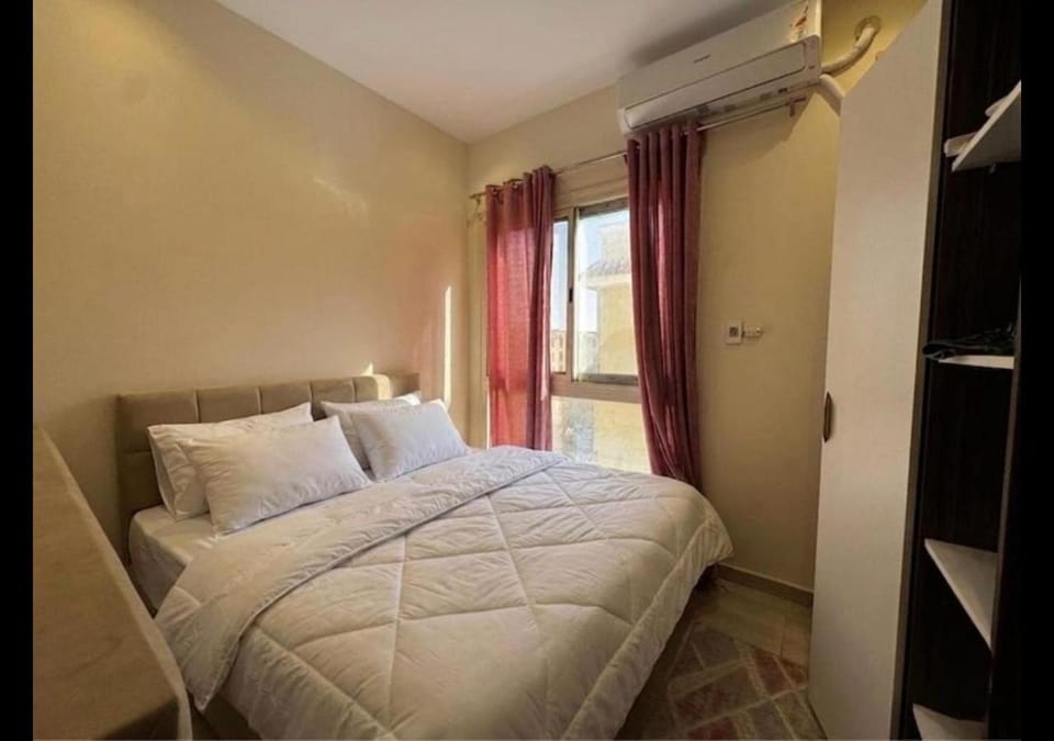 Bed, Photo of the whole room, Bedroom, air conditioner