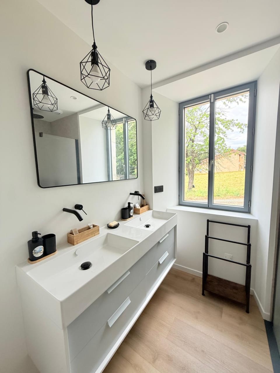 Suite avec Bain îlot & Jardin privé - Vue Pyrénées Bed and Breakfast in Occitanie
