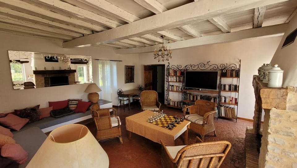 Maison Rustique & Paisible Proche Lautrec House in Occitanie