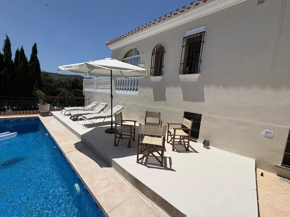 Peaceful Monda Farm, with private pool, mountain views and free parking ! 15 mins from Marbella Apartment in Sierra de las Nieves