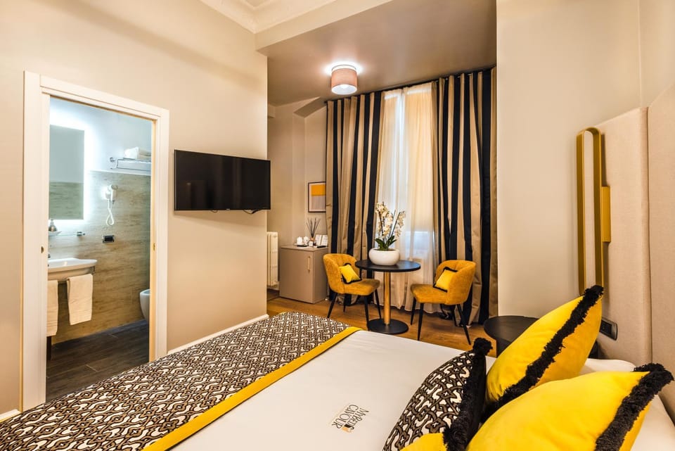 Bed, Bathroom, TV and multimedia, Photo of the whole room, Seating area, Bedroom, furniture