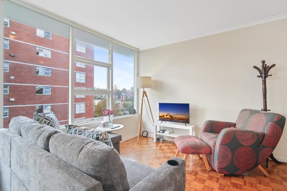 TV and multimedia, Lounge or bar, City view