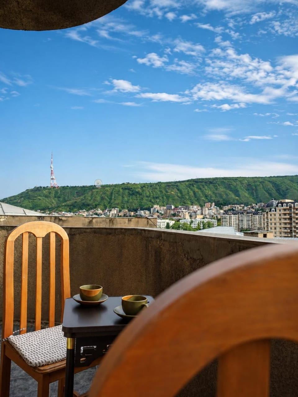 View (from property/room), Balcony/Terrace, City view, Mountain view