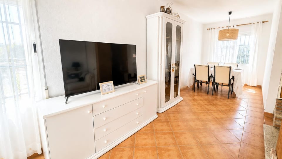 TV and multimedia, Lounge or bar, Dining area, Evening entertainment