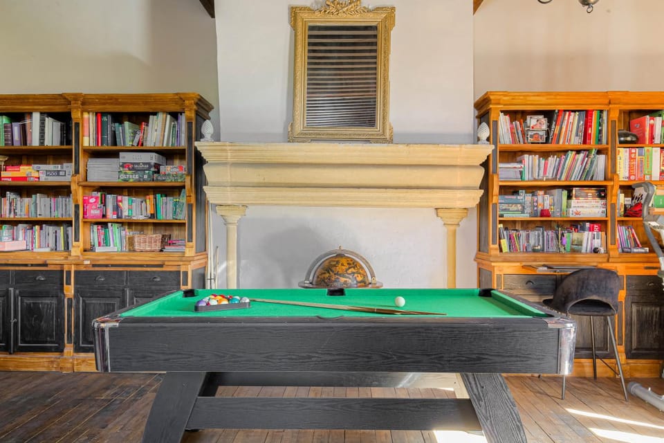 Billiard, Game Room