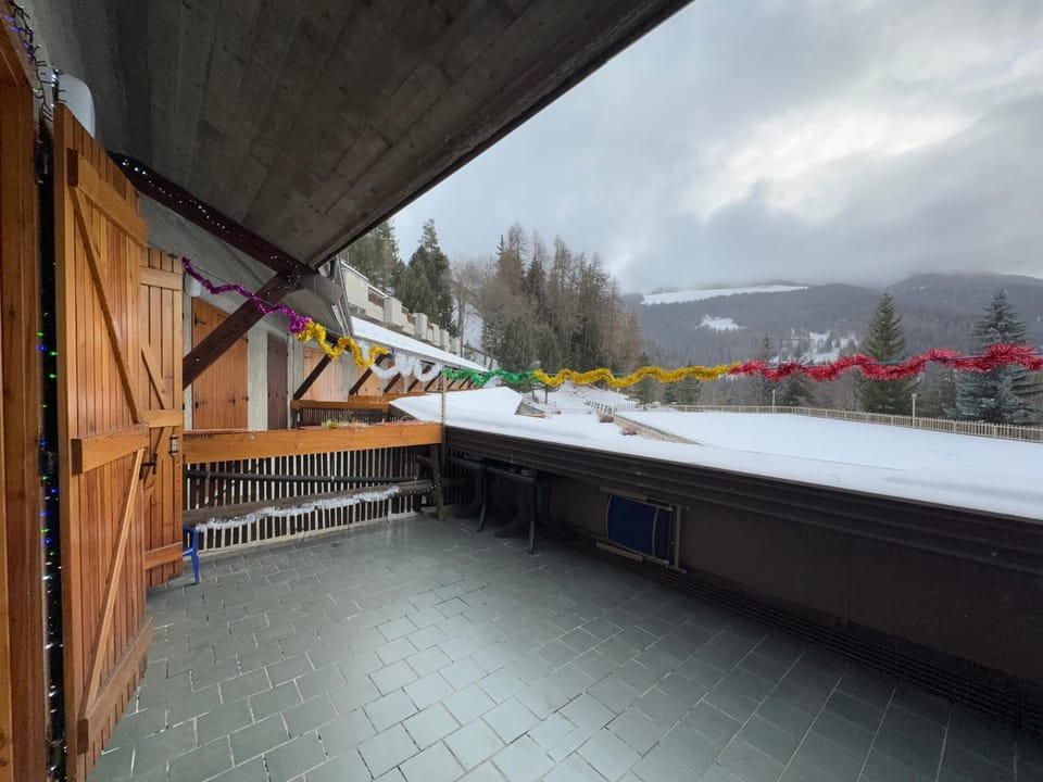 Balcony/Terrace, Mountain view
