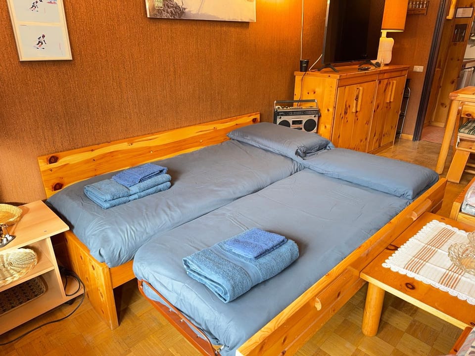 Bed, Day, Living room, Seating area, towels