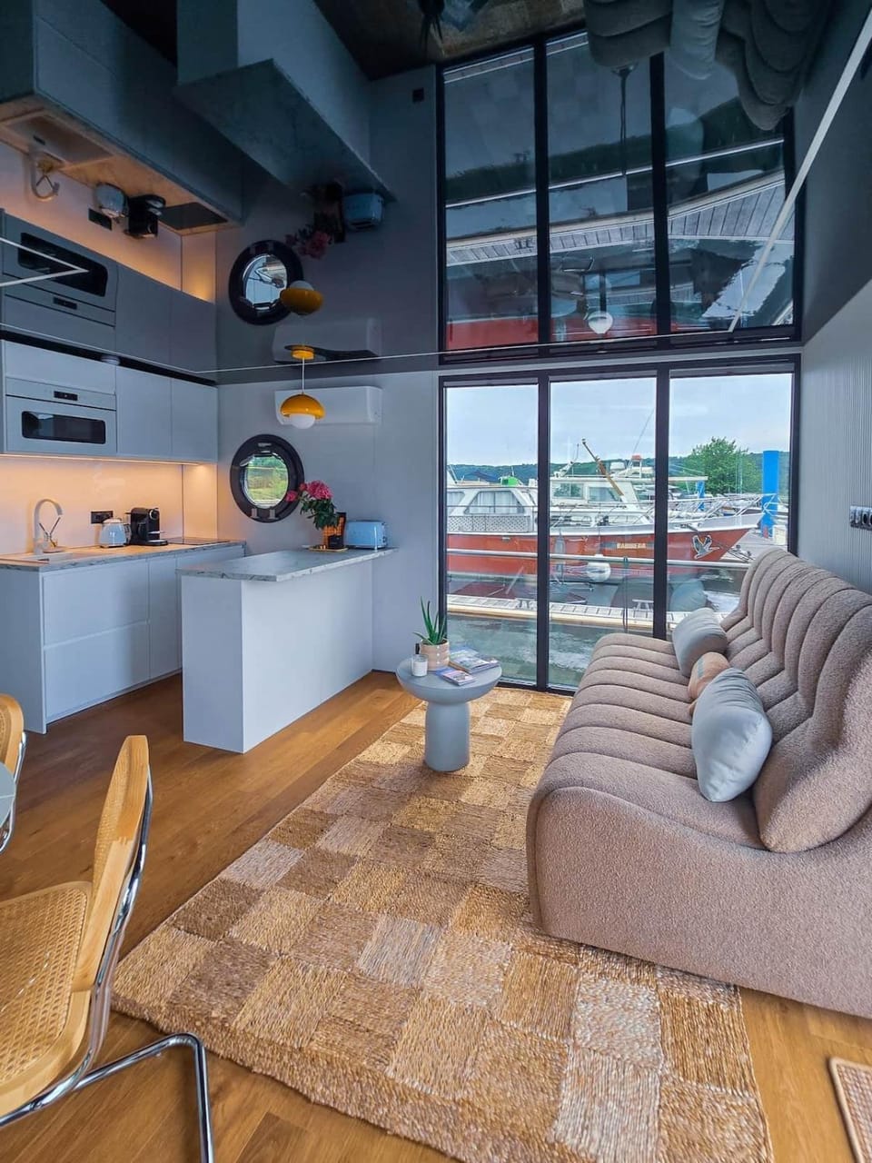 « HouseBoat » Luxe • Spa • Rooftop • Rhône Valence Docked boat in Valence