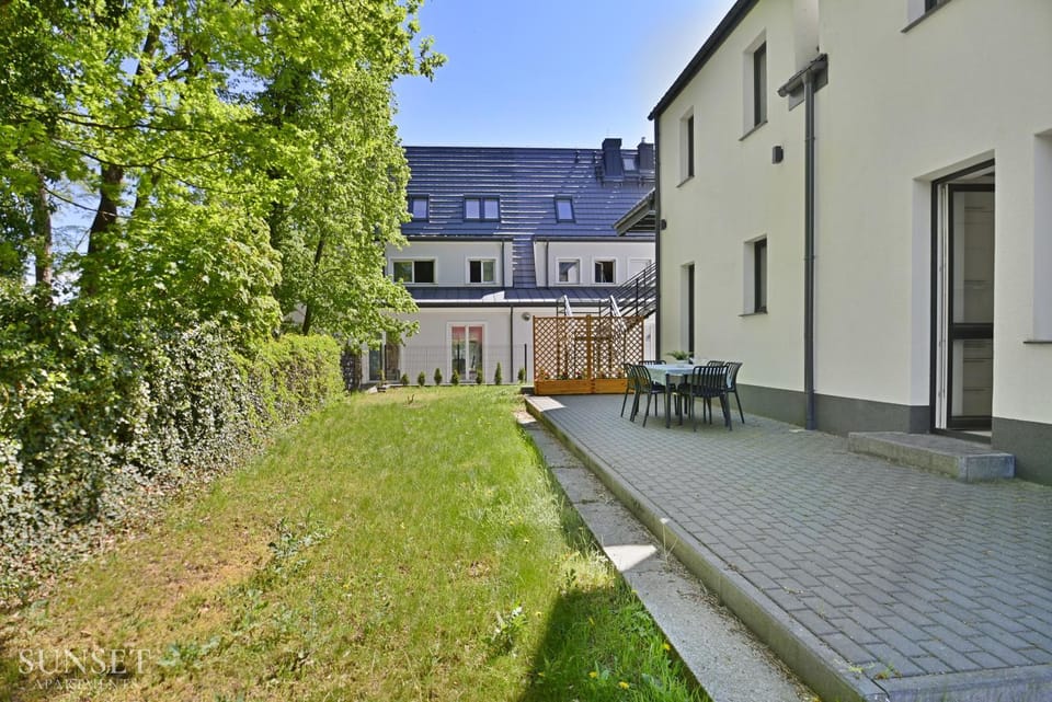 Property building, Spring, Day, Garden, Garden view