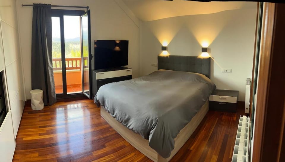 Chalet con piscina Vistas al Gorbea 30 min Bilbao House in Arratia-Nerbioi