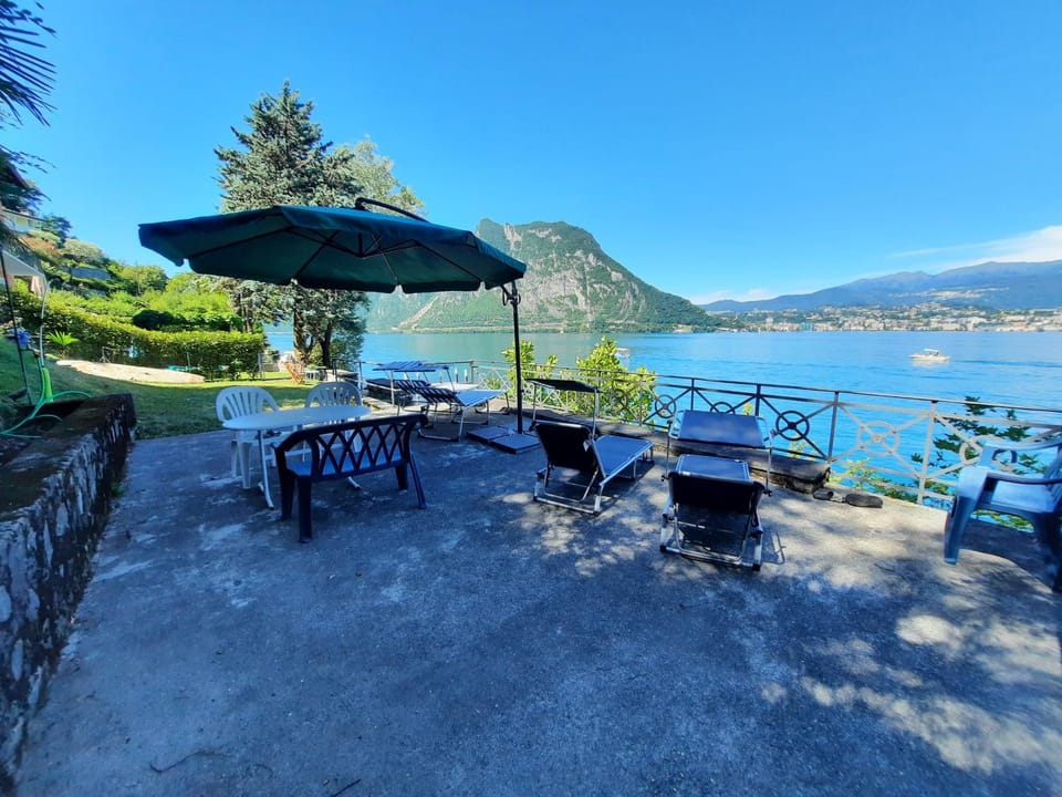 Ferienhaus am Luganersee mit Seesicht und Privatstrand House in Lugano