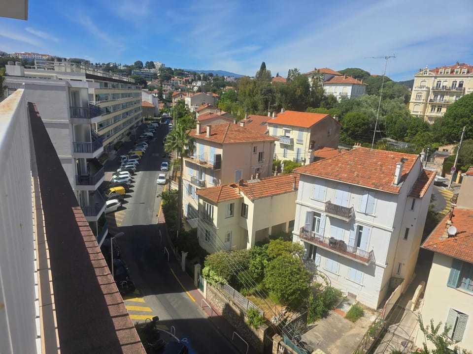 Neighbourhood, Street view
