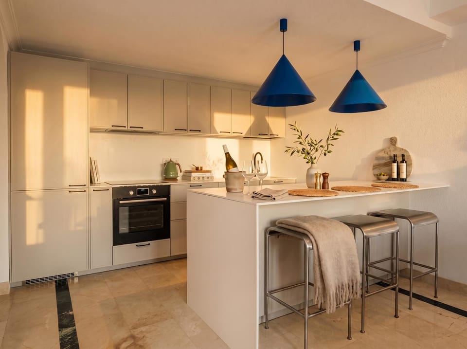 Newly Renovated 4 Bdr House Minutes From The Beach House in Marbella
