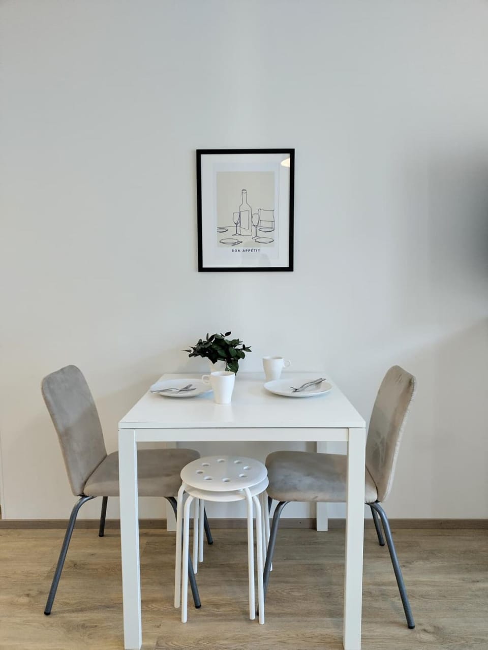 Photo of the whole room, Decorative detail, Seating area, Dining area, Bedroom