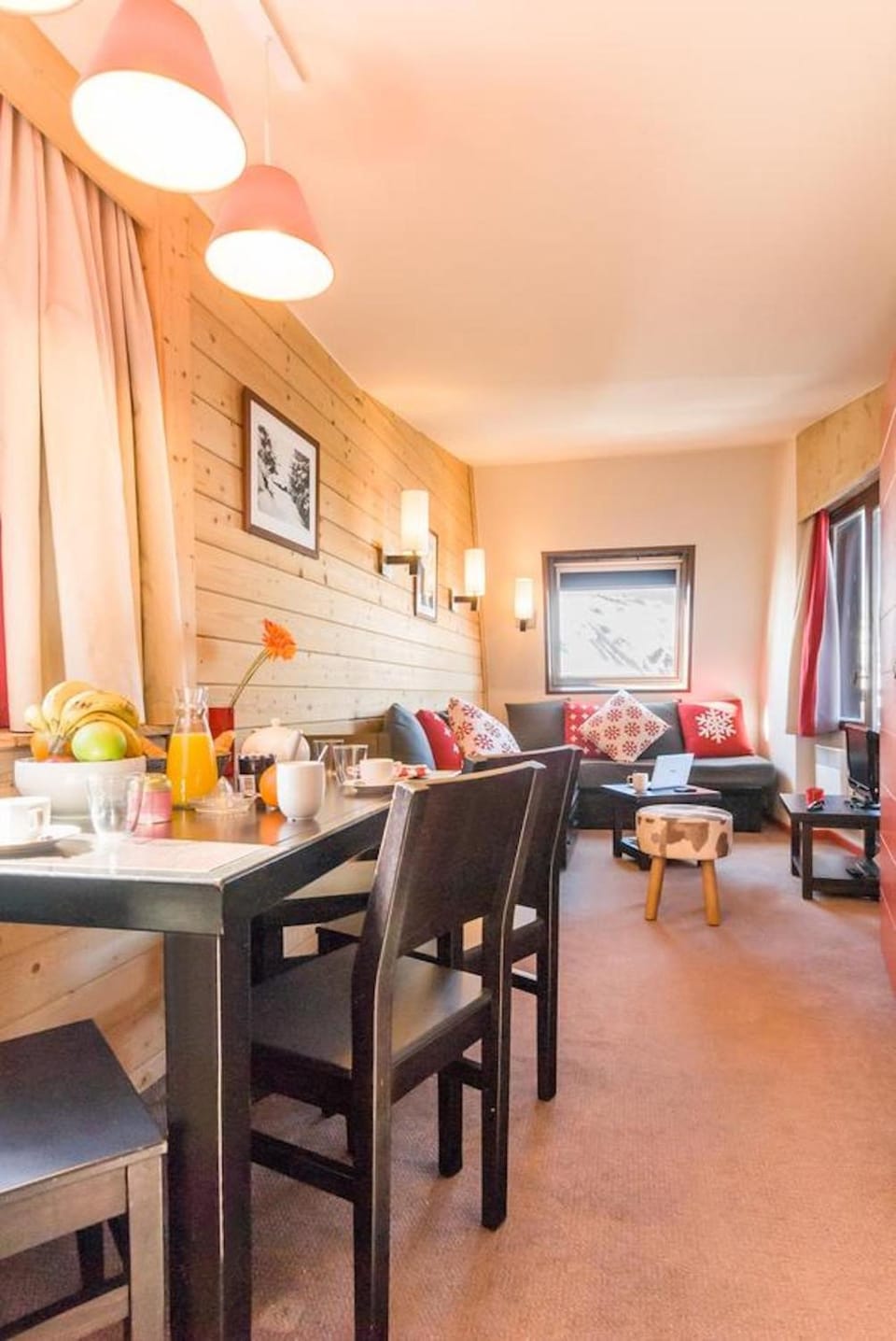 Seating area, Dining area
