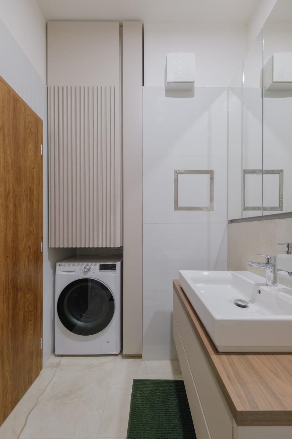 Bathroom, washing machine