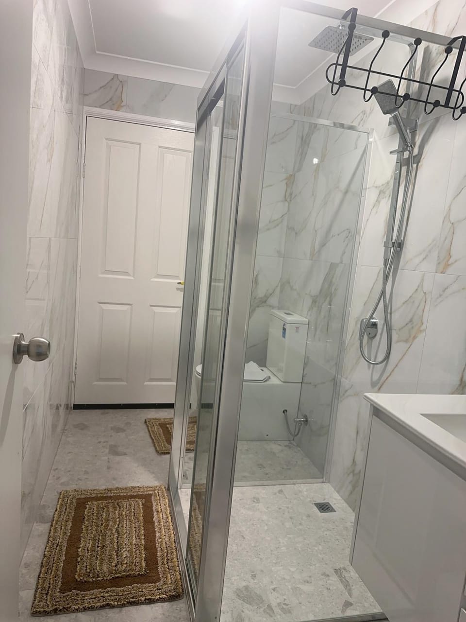 Shower, Toilet, Bathroom, towels