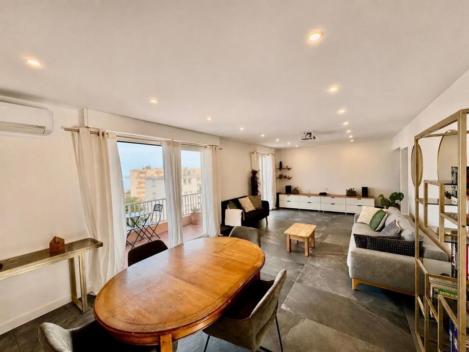 Living room, Dining area