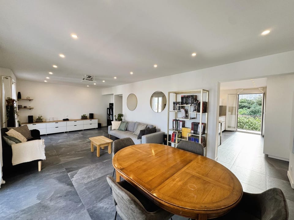 Living room, Dining area