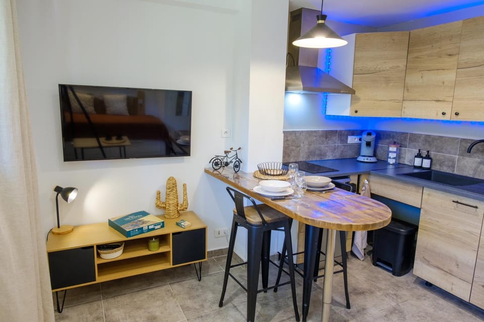 Communal lounge/ TV room, Kitchen or kitchenette, Dining area