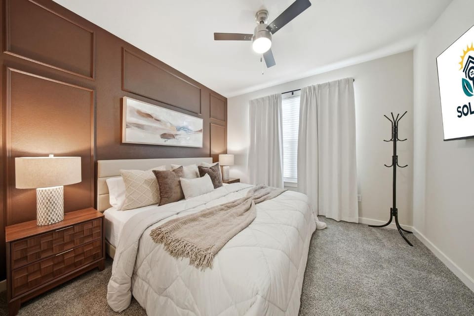 Modern 2BR w Pool Pet-Friendly Unit #21 Apartment in Tampa