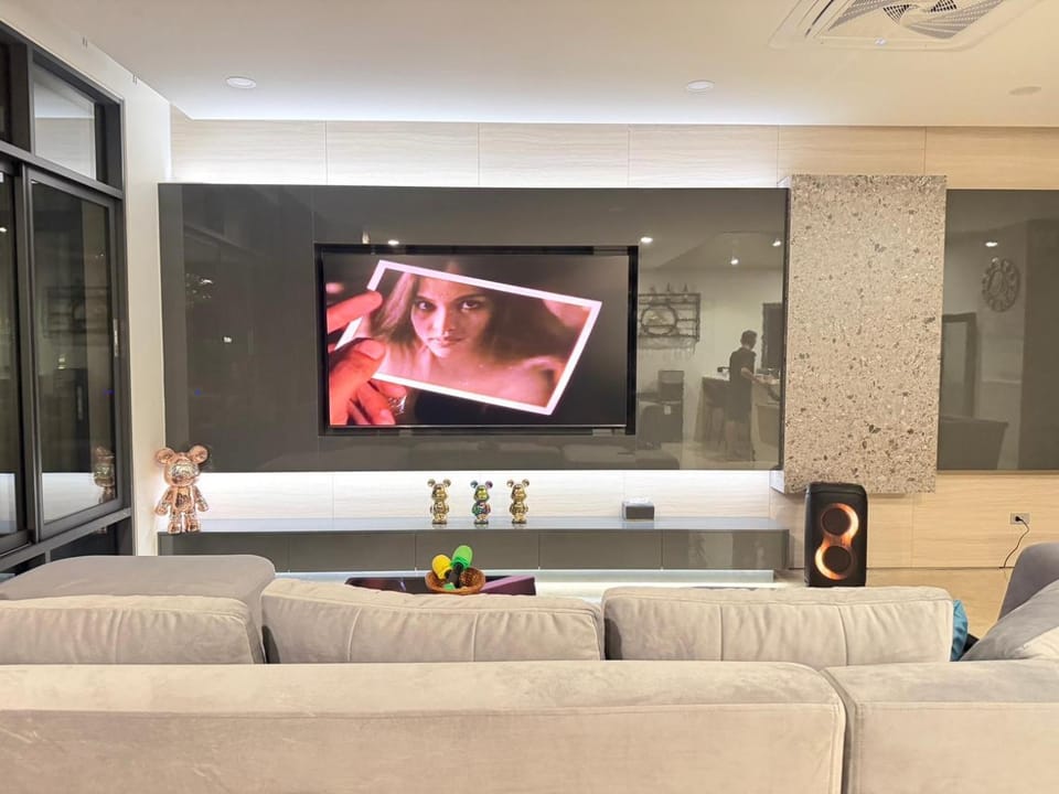 Communal lounge/ TV room, Living room