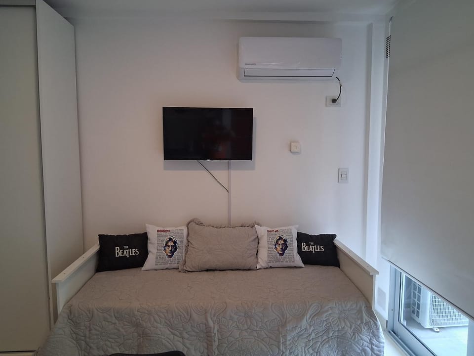Bed, TV and multimedia, air conditioner