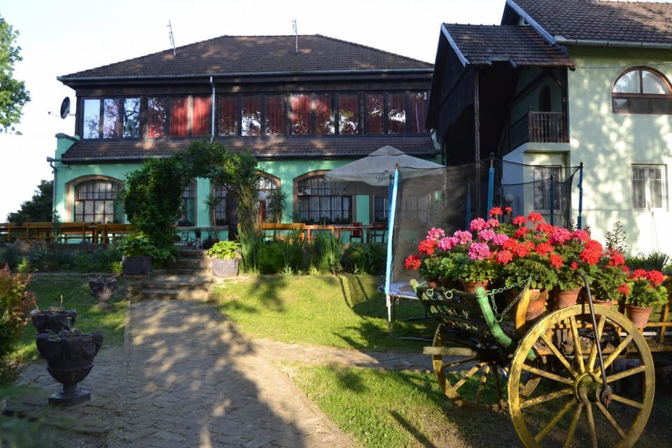 Property building, Restaurant/places to eat, Breakfast