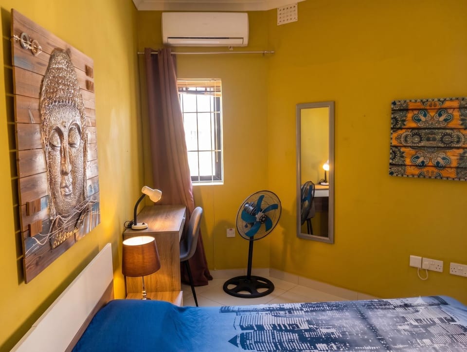 Modern room in prime area for beaches & nightlife! -Fast & easy self check in -Independent access -No Family sharing - Pembroke Gardens location Vacation rental in Saint Julians