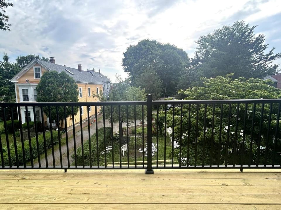 Steps to Derby Wharf and Gables. Apartment in Marblehead