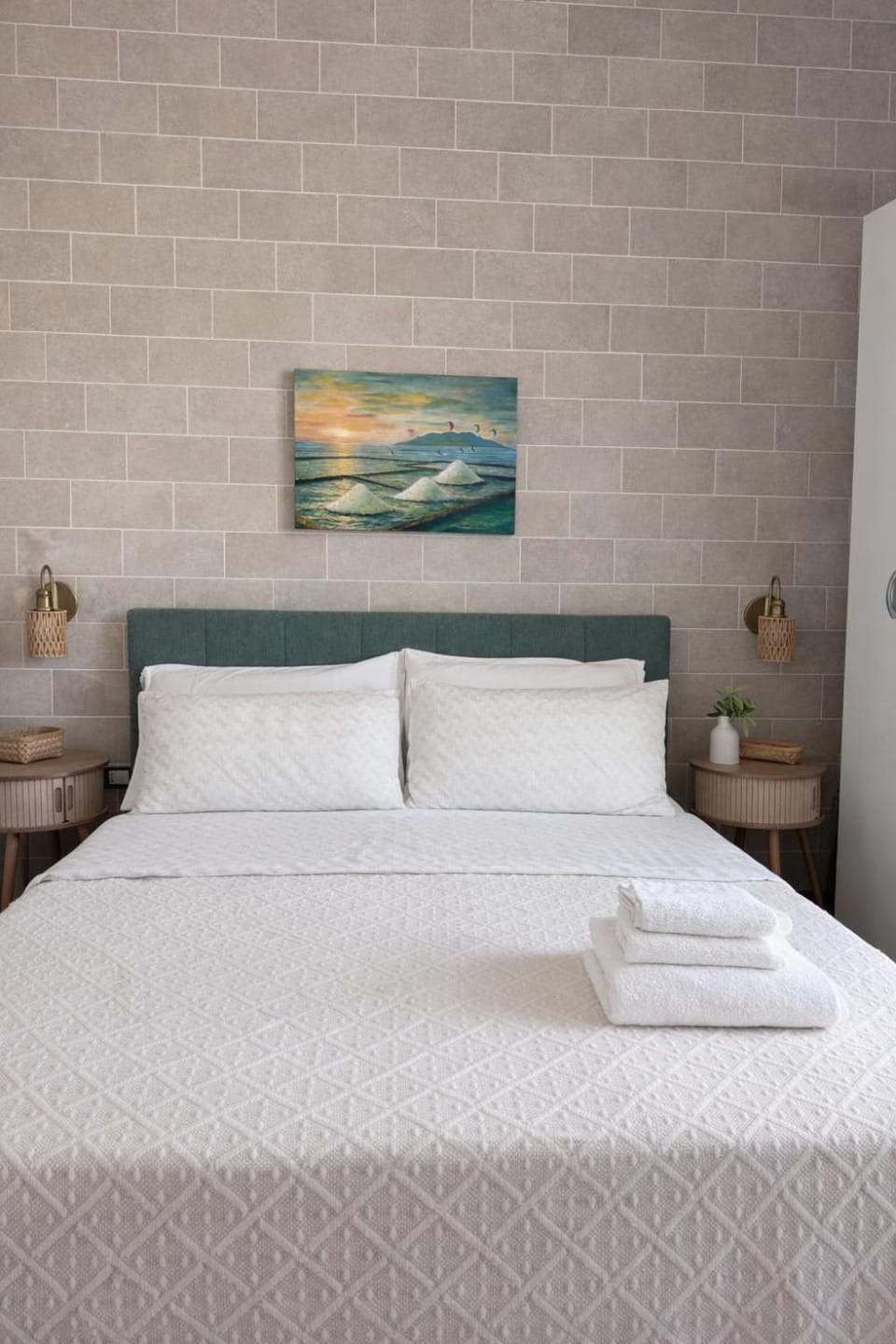 Bed, Bedroom, towels