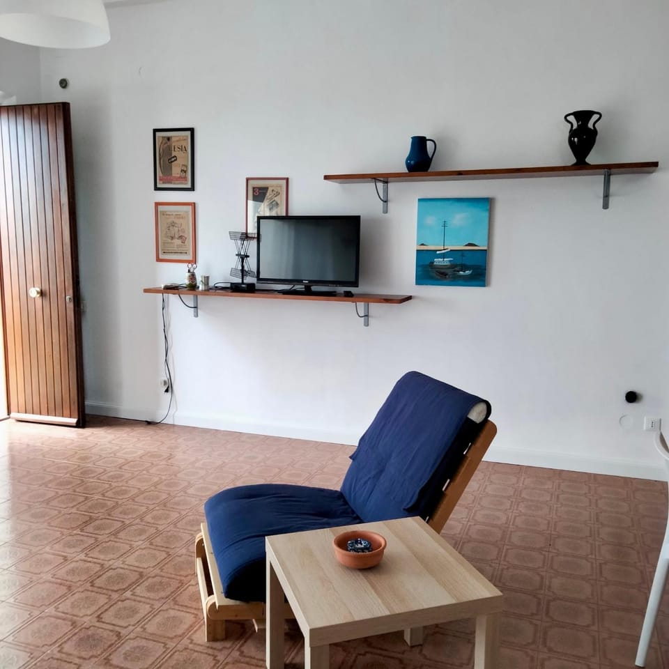 M335 - Marcelli, ampio bilocale fronte mare con balcone Apartment in Marcelli