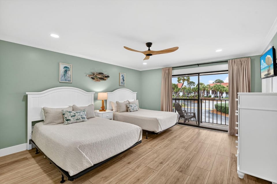 Edgewater Villa! Resort Pool & Beach Access by Dolce Vita Getaways Apartment in Panama City Beach