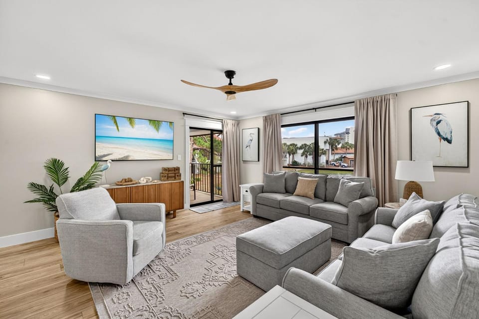 Edgewater Villa! Resort Pool & Beach Access by Dolce Vita Getaways Apartment in Panama City Beach