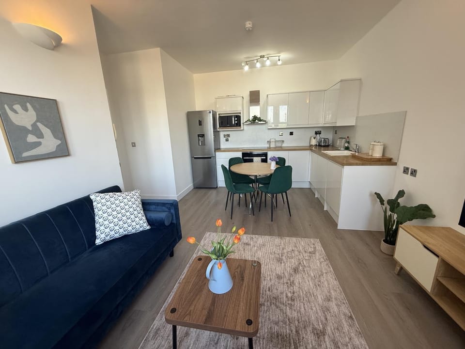 Modern 2BD Apt, Free Parking, 5 Min to Woolwich Arsenal Apartment in London