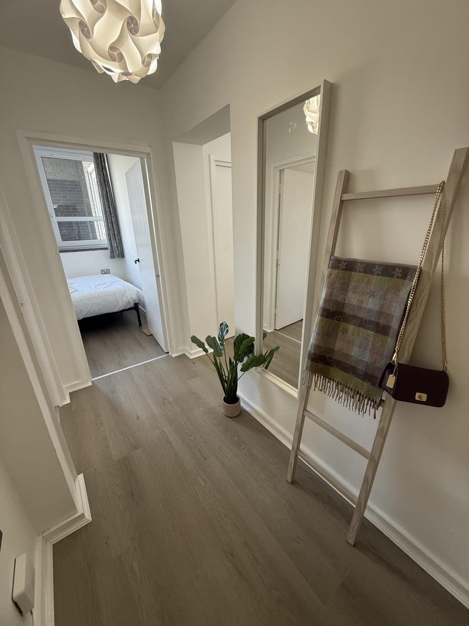 Modern 2BD Apt, Free Parking, 5 Min to Woolwich Arsenal Apartment in London