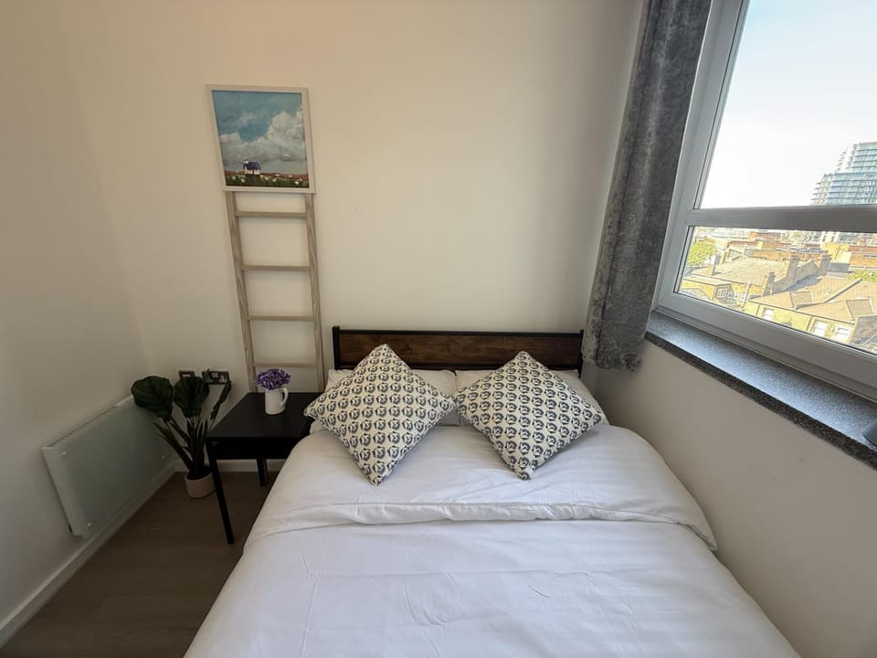Modern 2BD Apt, Free Parking, 5 Min to Woolwich Arsenal Apartment in London