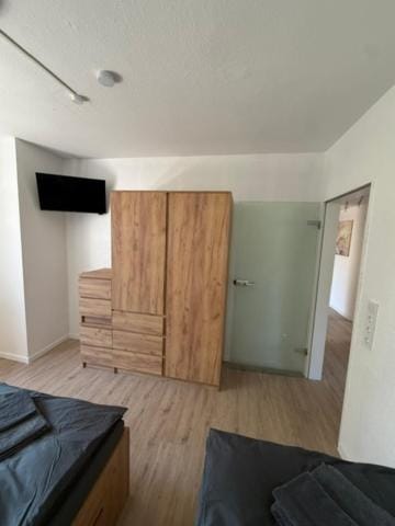 TV and multimedia, Bedroom, wardrobe