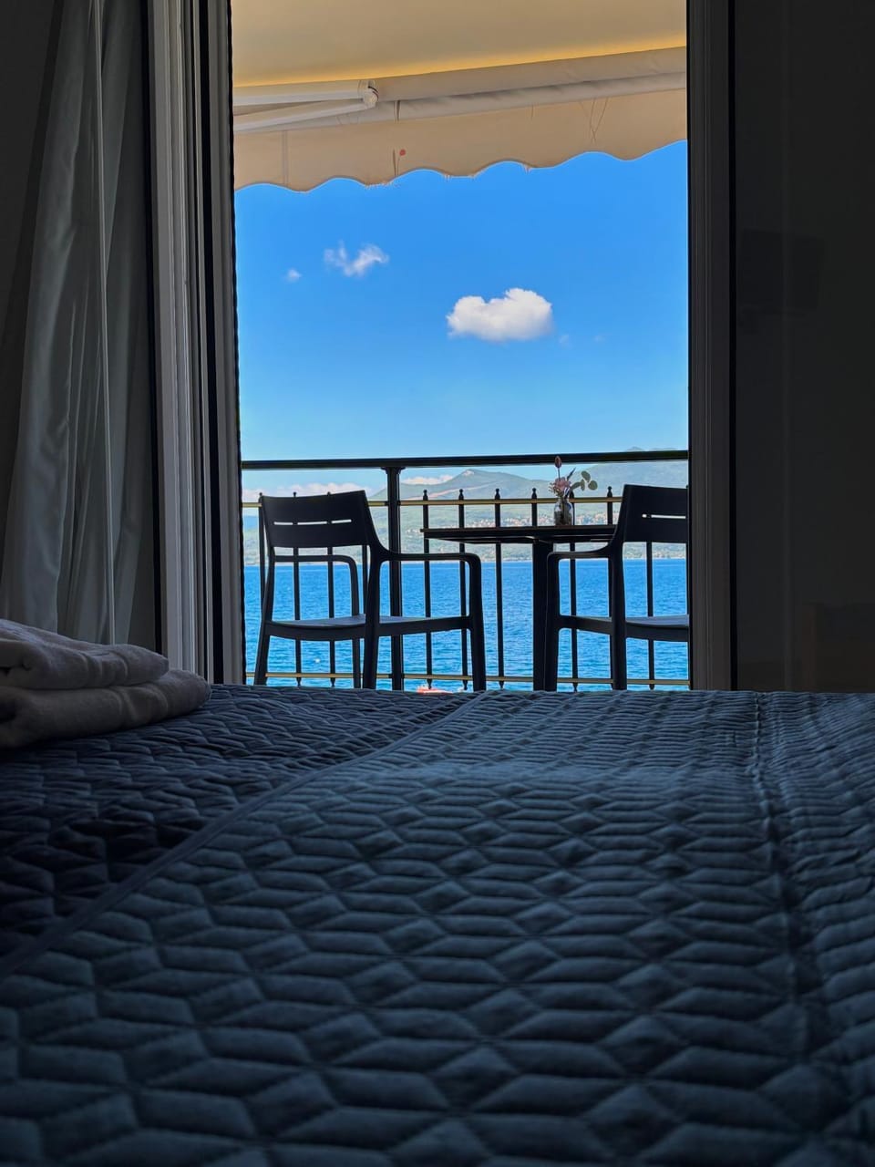 Bed, Natural landscape, View (from property/room), Balcony/Terrace, Photo of the whole room, Bedroom, Sea view
