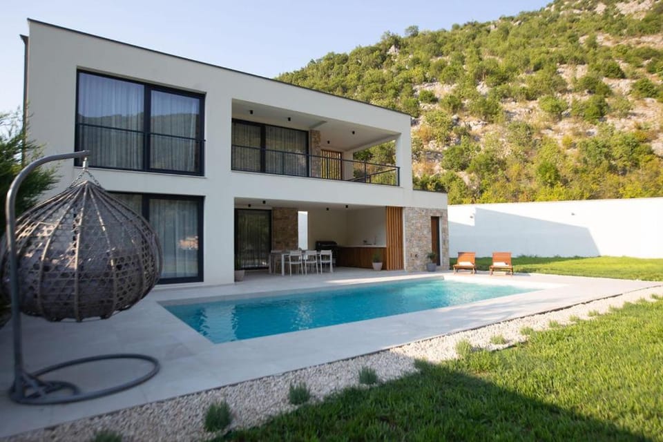 Property building, Pool view