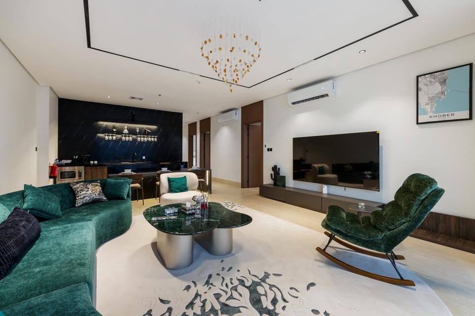 Communal lounge/ TV room, TV and multimedia, Living room, Seating area, Evening entertainment