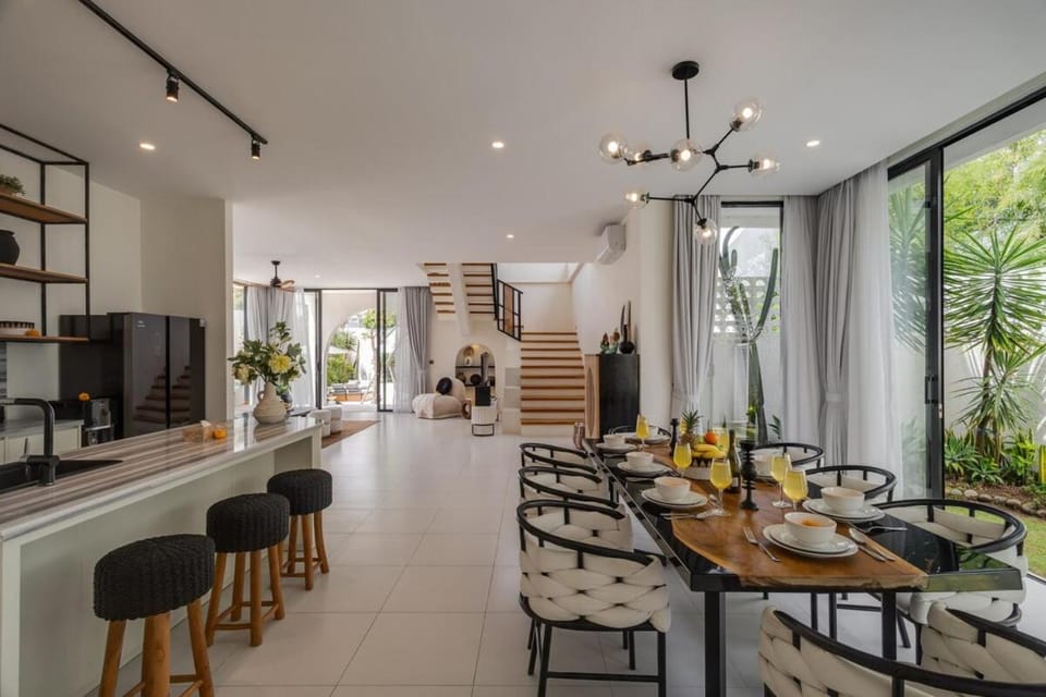 Luxury 4bd Pererenan Villa by Beach with Unique Pool Villa in North Kuta