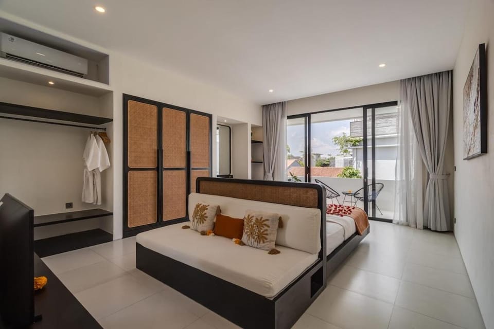 Luxury 4bd Pererenan Villa by Beach with Unique Pool Villa in North Kuta