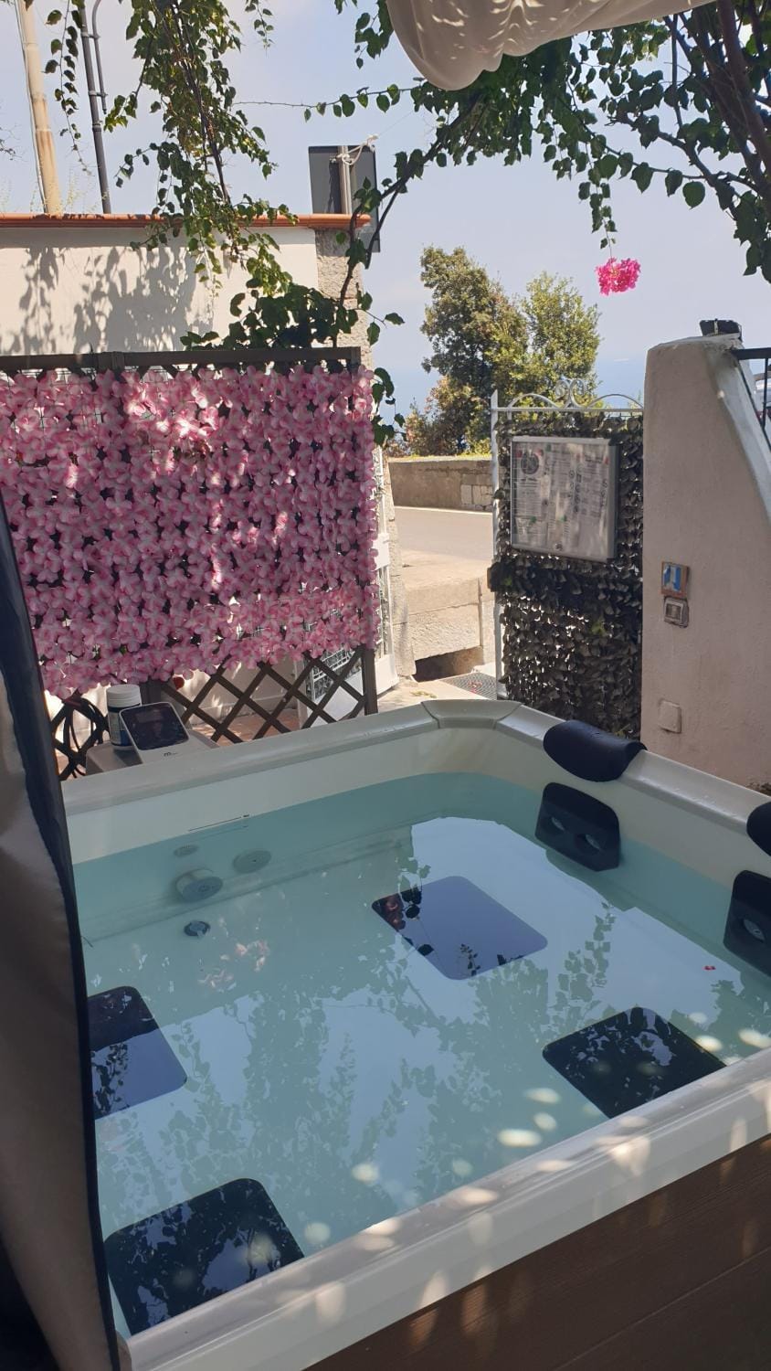 Intera villa ad Amalfi con vista mare e Jacuzzi Villa in Amalfi