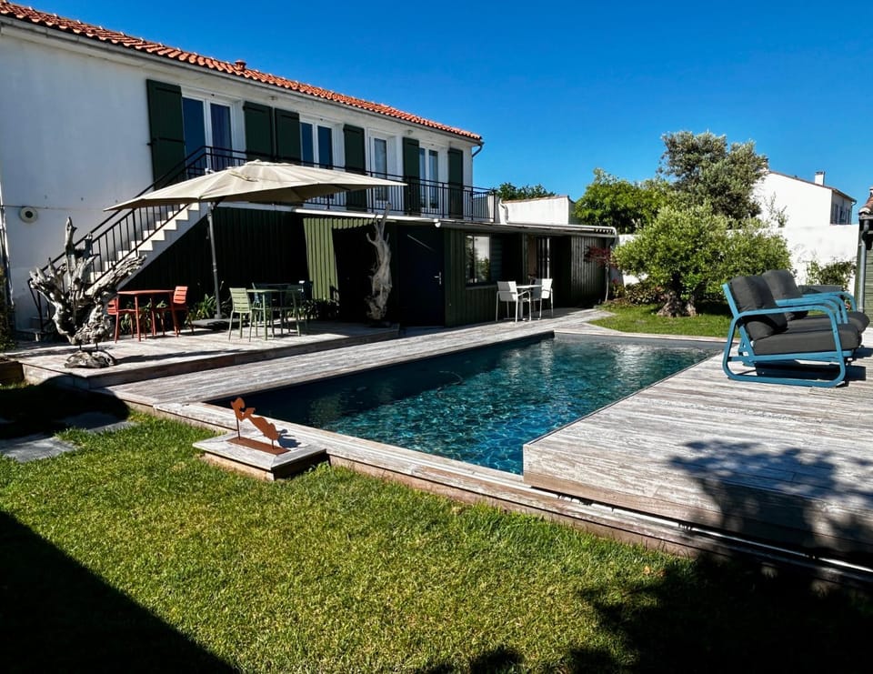 Property building, Garden view, Pool view