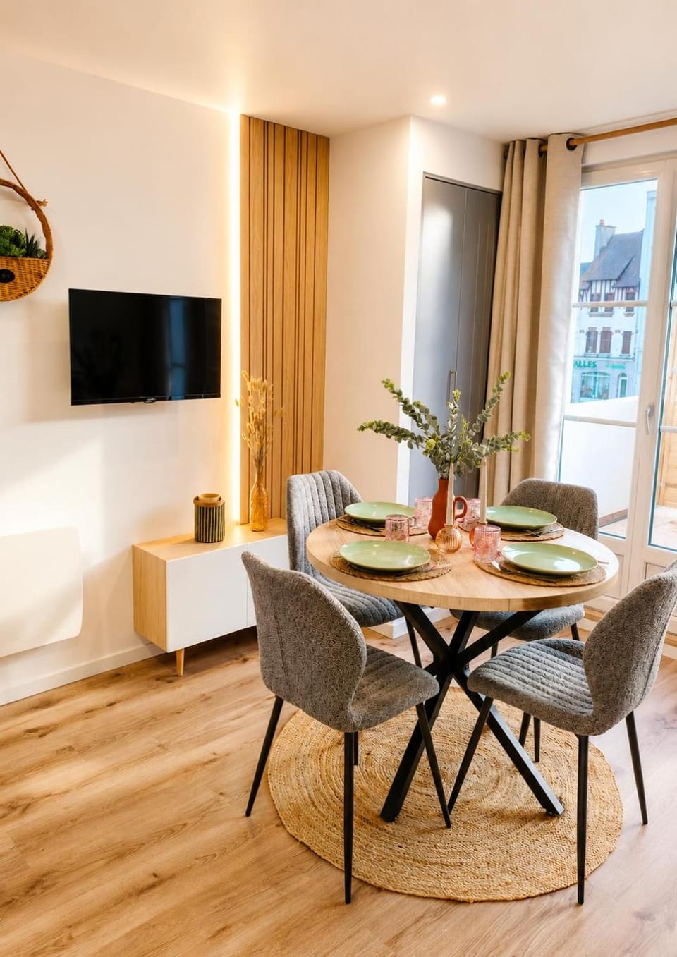 Seating area, Dining area