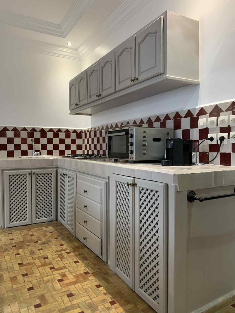 Kitchen or kitchenette, oven, pet friendly, stove