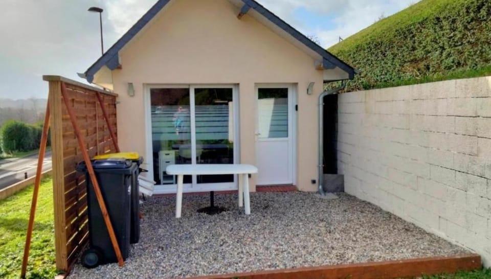 Petite maison avec cour Apartment in Normandy