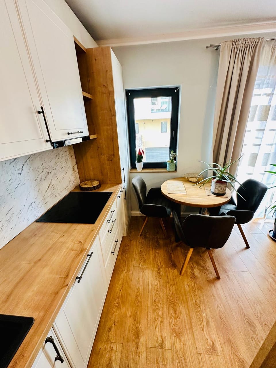 Seating area, Dining area